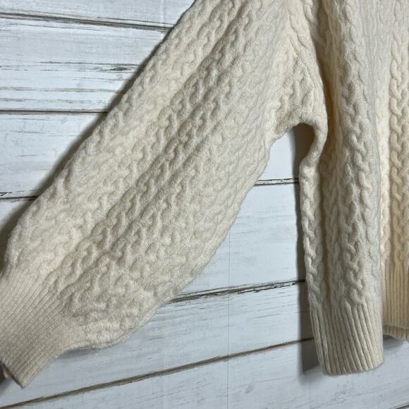 POL Cream Cable Knit V-Neck Sweater Cozy Chunky Pullover Size Small - Picture 9 of 9